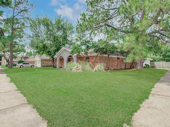 3rd image of 10111 Heather Hill Dr