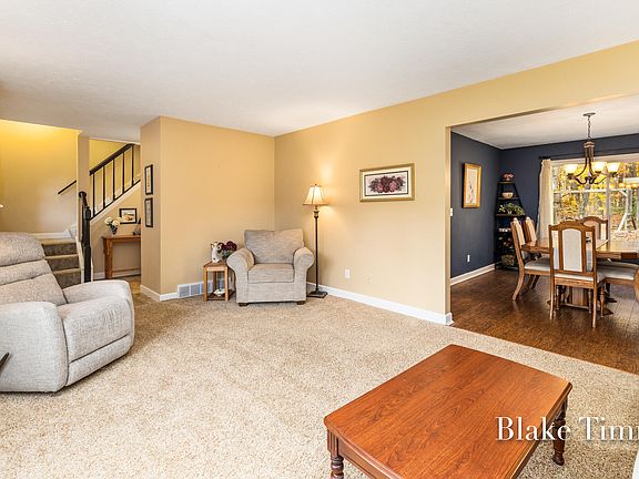 5th image of 6025 Arroyo Vista Dr NE