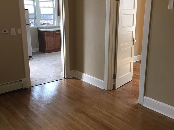 4th image of 129 Glen Head Rd #1B