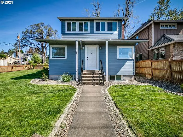 5 bed, 2.5 bath, 2100 sqft, $3,150 — Photo 2