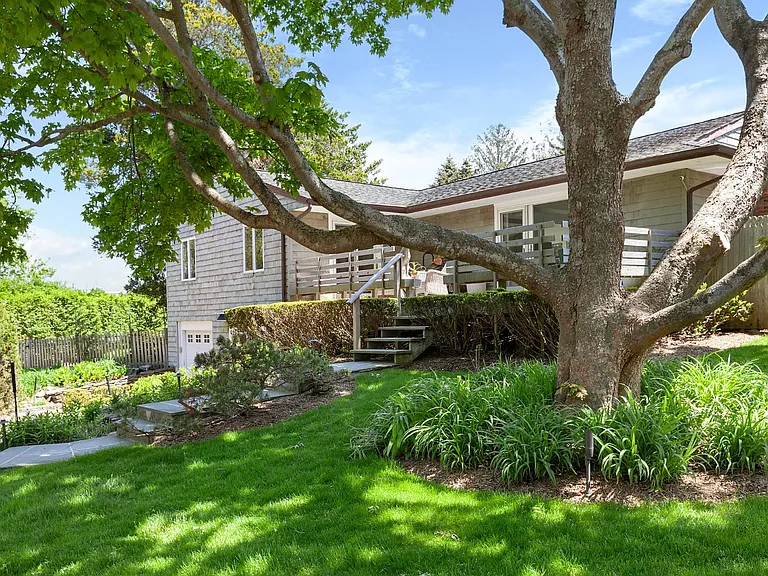26 Georgian Ln — Photo 3
