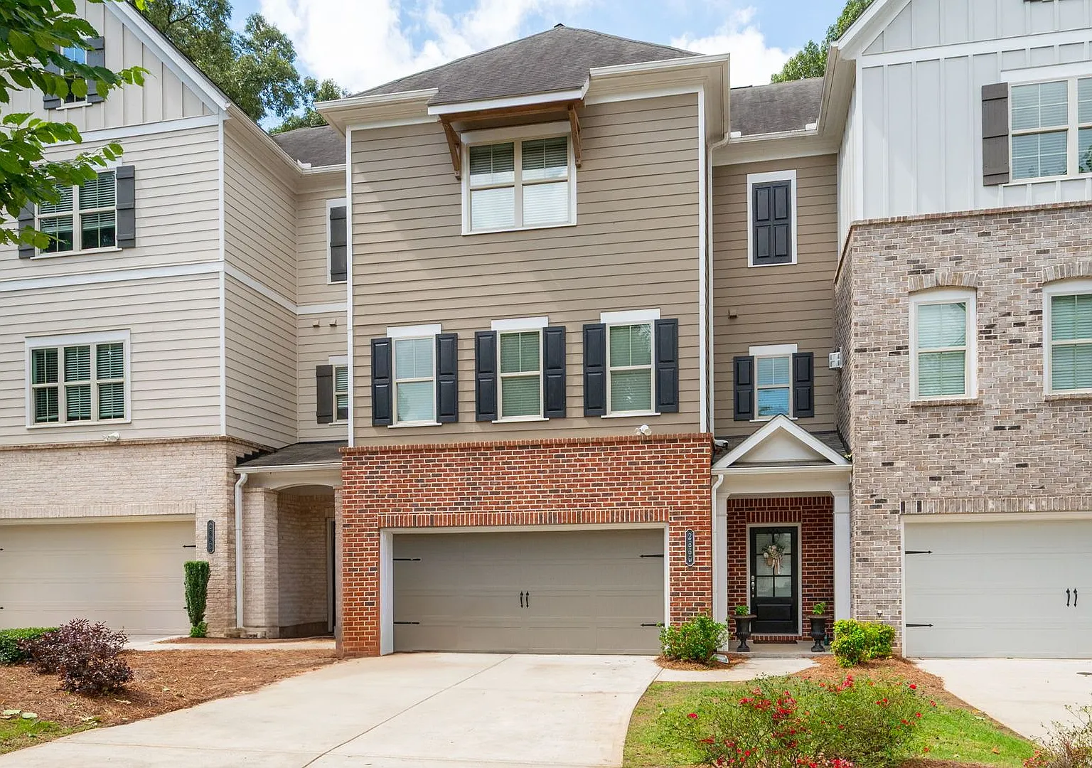 Stunning & Spacious Downtown Kennesaw Townhome 3 Bed 3.5 Bath w/2 Car Garage! — Photo 1