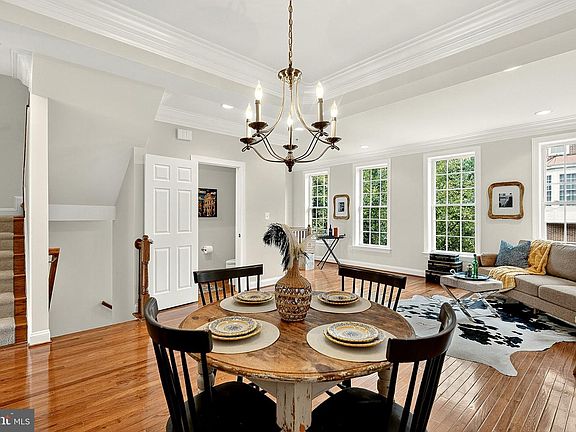 2nd image of 3534 Goddard Way