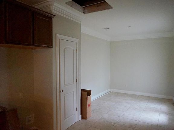 5th image of 214 Harbor Bend Blvd