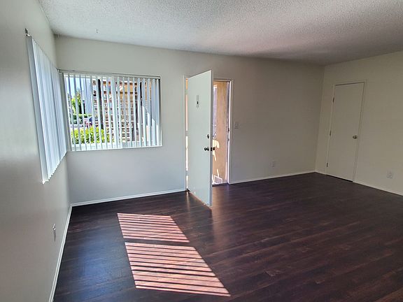 3rd image of 2118 Vanderbilt Ln #2afdc6002