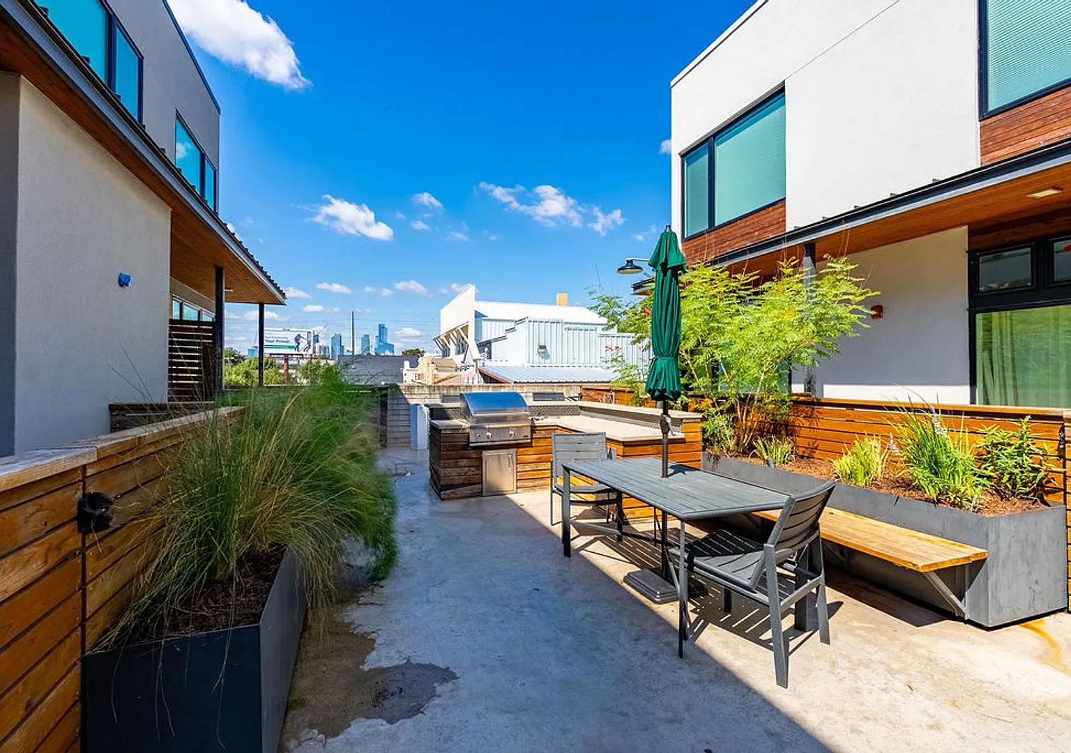 Beautiful 1 bedroom, 1.5 bathroom home in Central East Austin! — Photo 3