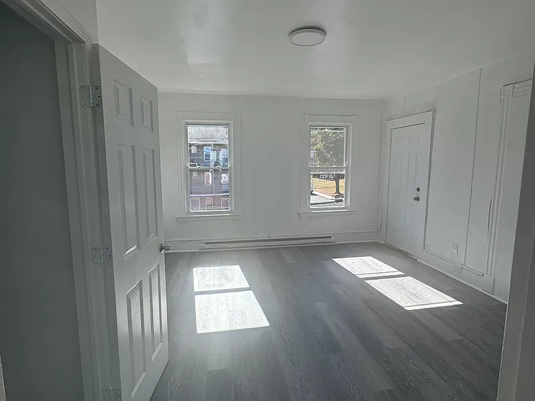 929 Bank St #3 — Photo 2