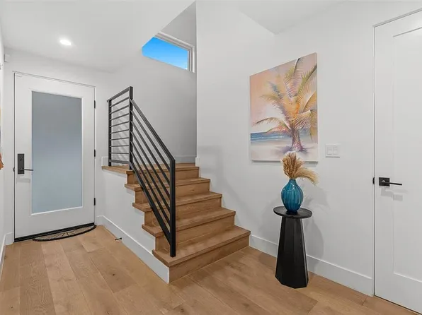 1573 Hi Point St, Los Angeles, CA 90035