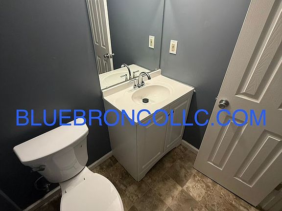 3rd image of 128 SW Oxford Pl