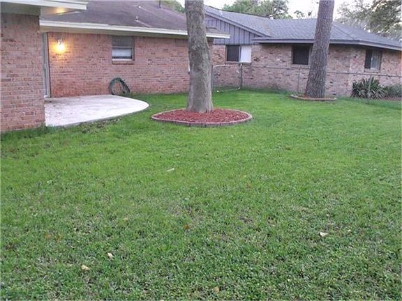 OK, this is the last picture of the backyard, but now you see all angles and can see why this is such a great backyard!