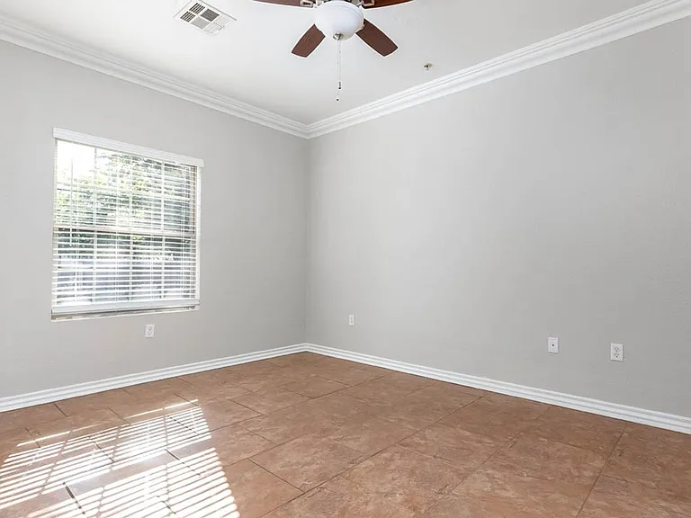 Meridian Place Apartments — Photo 36