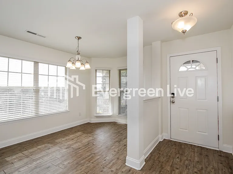 6821 Oaklawn Ln — Photo 4