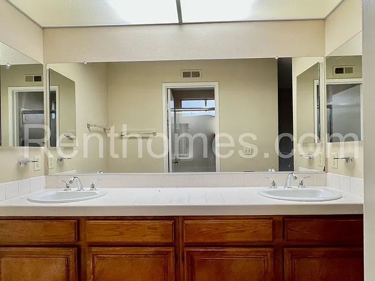 10594 Dabney Dr — Photo 22