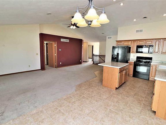 3rd image of 702 Highland Dr