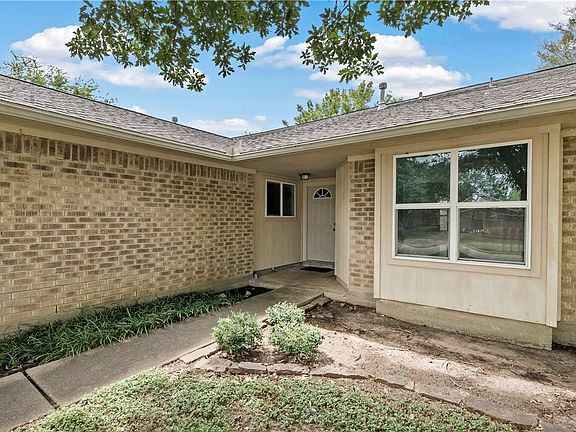 3rd image of 3200 Dallis Dr