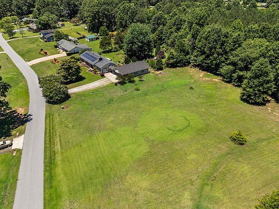 3rd image of 118 Tanglewood Dr