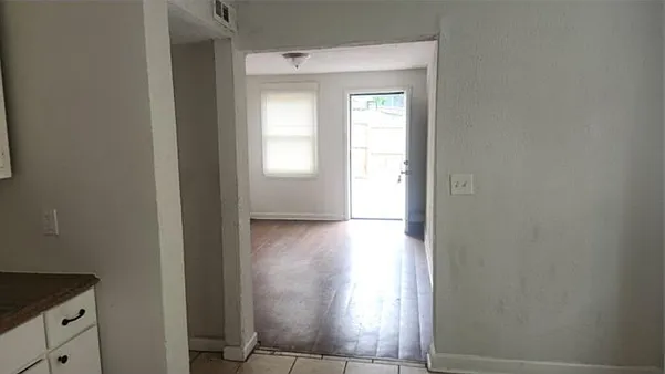 564 Joseph E Lowery — Photo 3