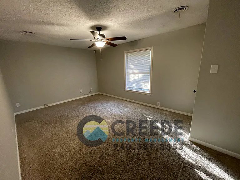 611 E University Dr — Photo 12