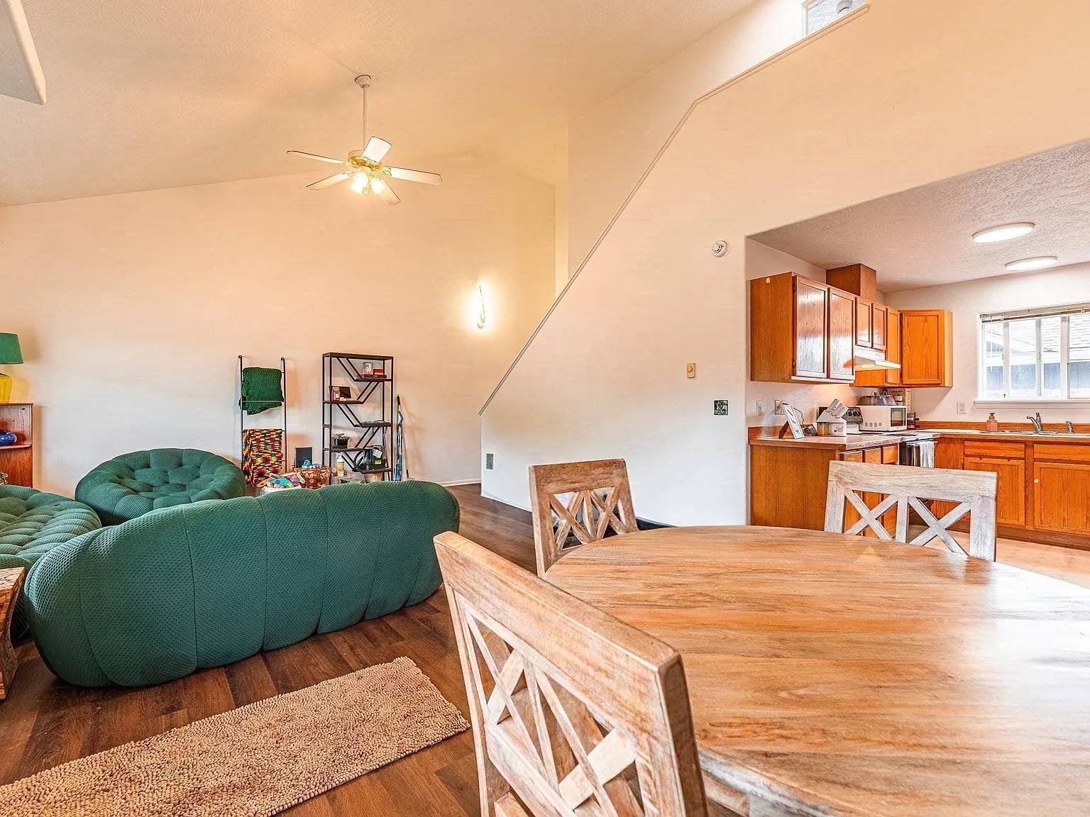 2 bed, 1100 sqft, $1,995 — Photo 2