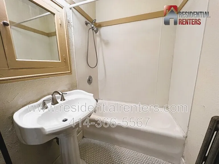 3047 S Howell Ave #3 — Photo 10