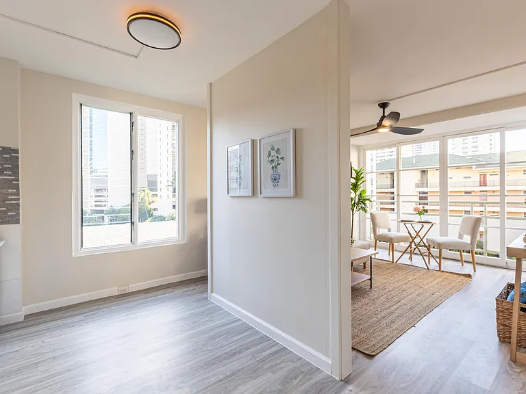 445 Kaiolu St #604 — Photo 5