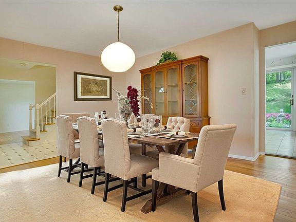 2nd image of 118 Sunny Hill Dr