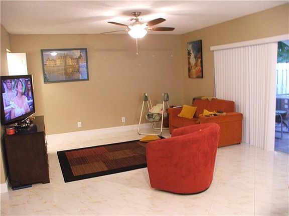 4th image of 1427 SW 48th Ter #1427