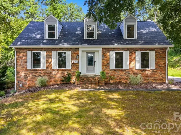 703 Wilmore St NE, Lenoir, NC 28645