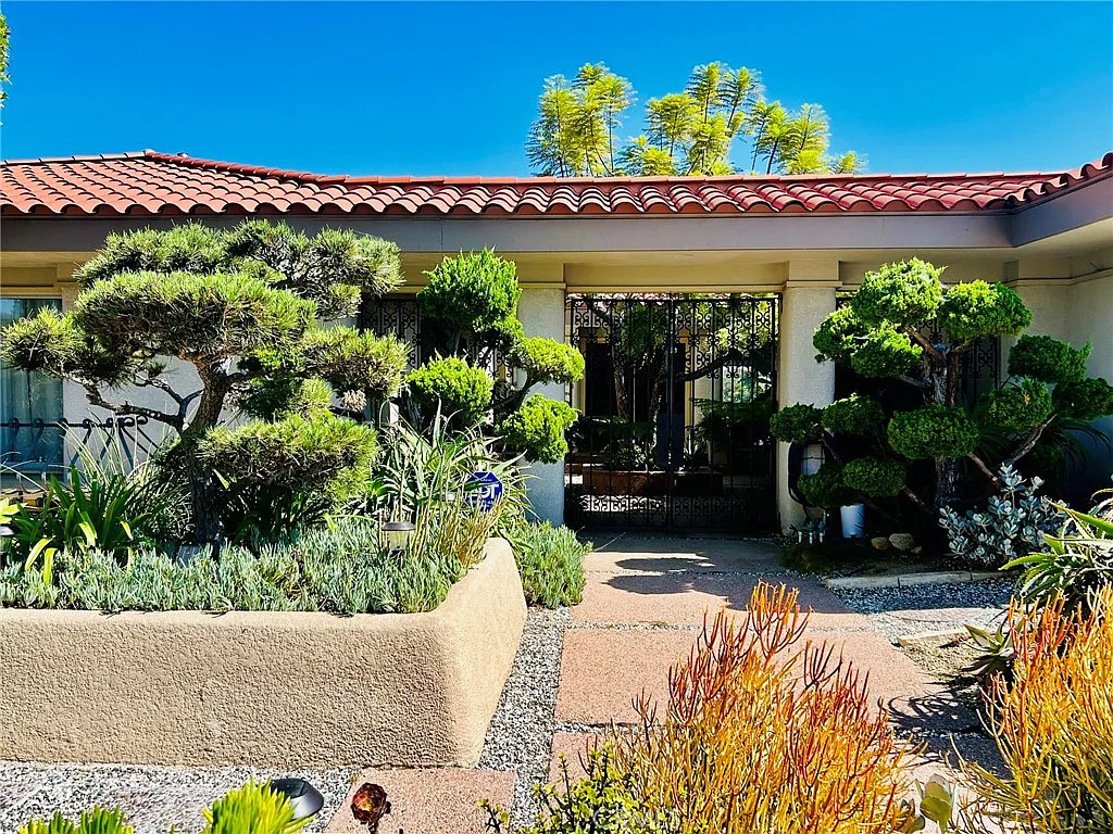 4 bed, 3.5 bath, 3407 sqft, $9,750 — Photo 2