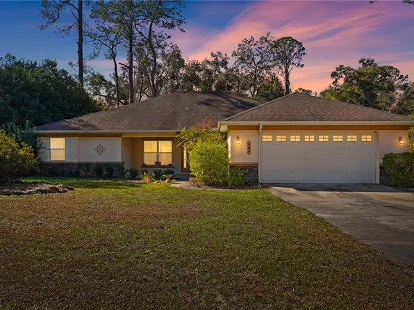 800 W Virginis Dr, Citrus Springs, FL 34434