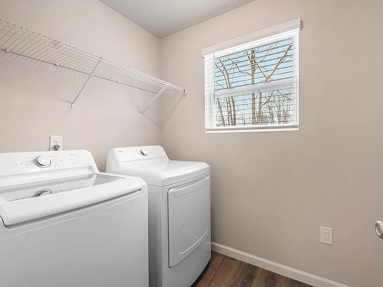 120 Iris Ct — Photo 13