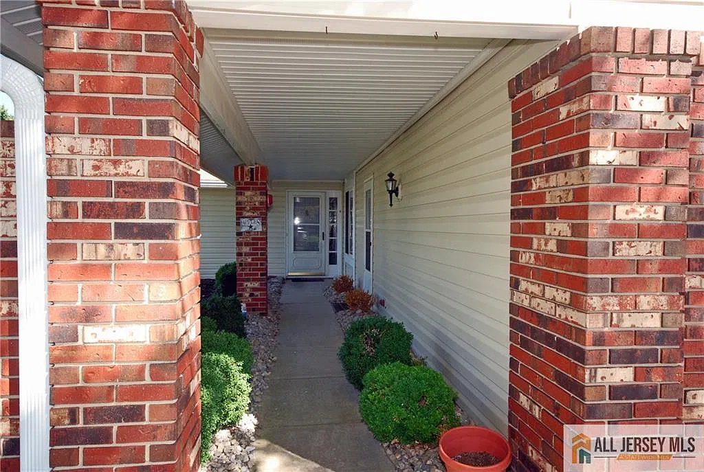 2 bed, 2.0 bath, 1304 sqft, $2,700 — Photo 4