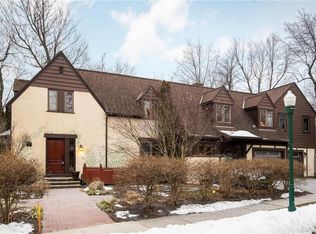 9 Monroe Dr, Williamsville, NY 14221