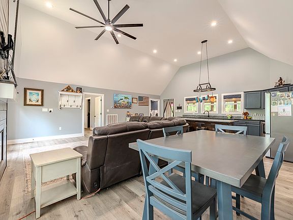 4th image of 315 Timber Ridge Dr