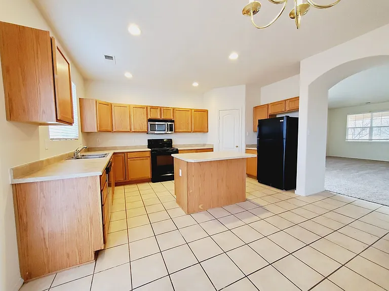 2870 Desert Sage Ave SW — Photo 4