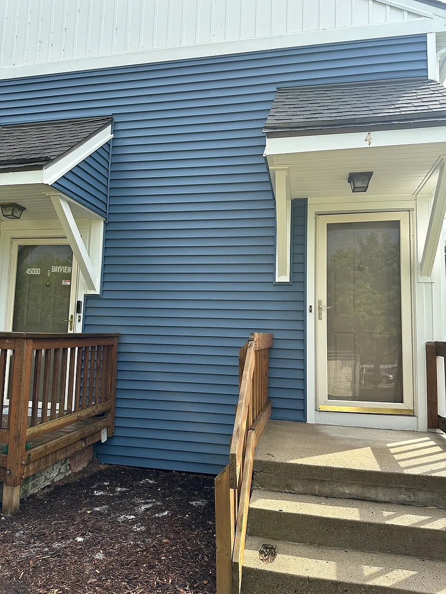 Building Photo - Bayview Dr