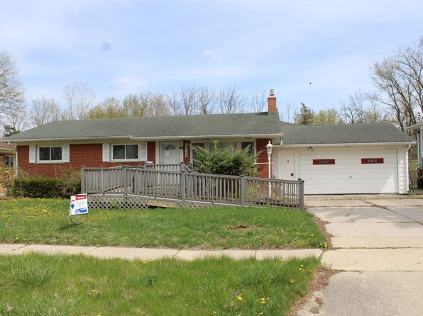 33185 Swallow Dr, Rockwood, MI 48173