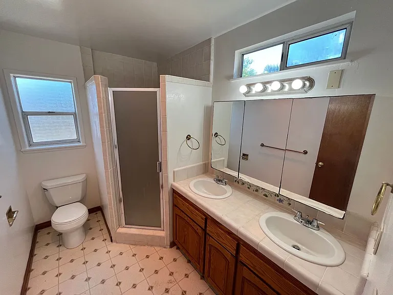 215 S D St — Photo 19