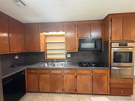 3rd image of 2599 Montague St