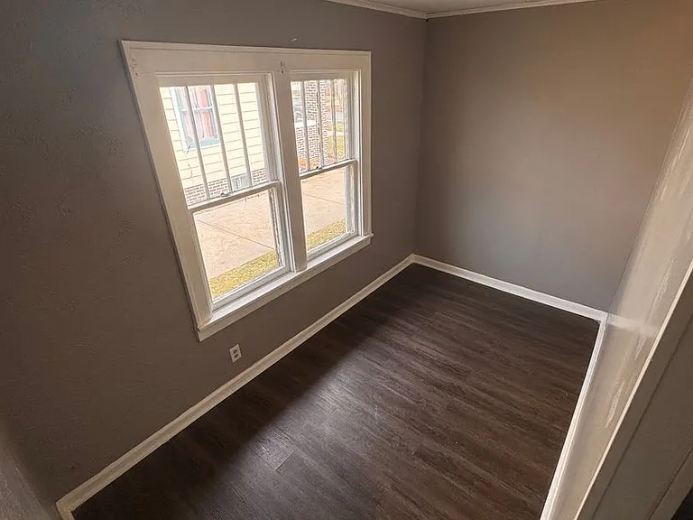 1827 Frances Ave — Photo 11