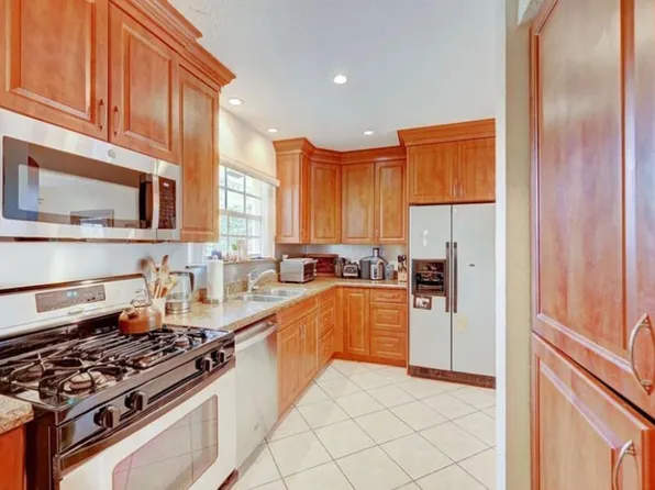 1811 NE 43rd St, Fort Lauderdale, FL 33308