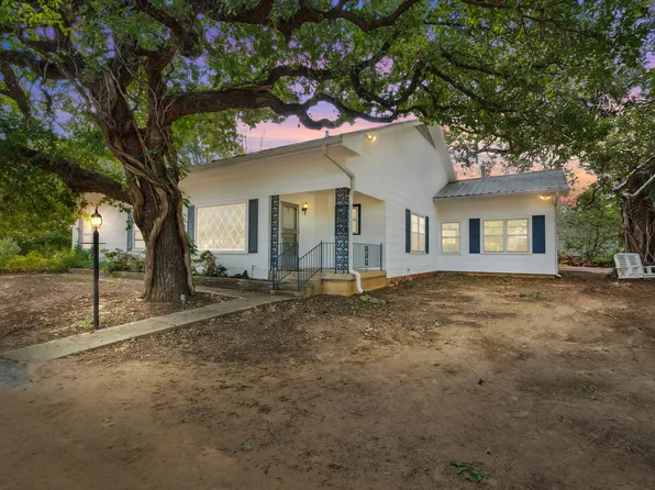 423 W Cedar St, Gordon, TX 76453