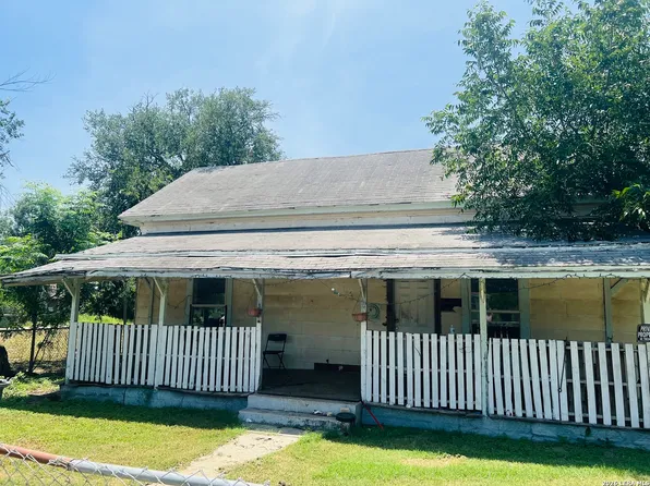 323 N Camp, Uvalde, TX 78801