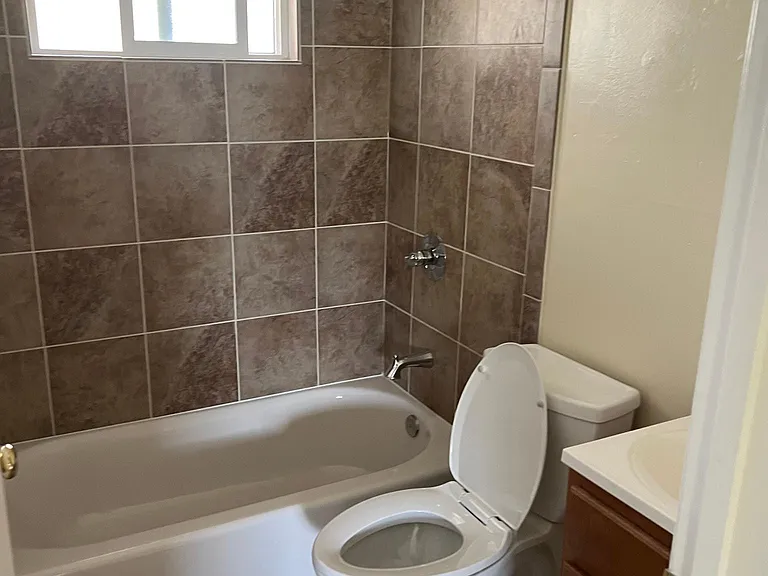 204 Talisman Dr — Photo 11