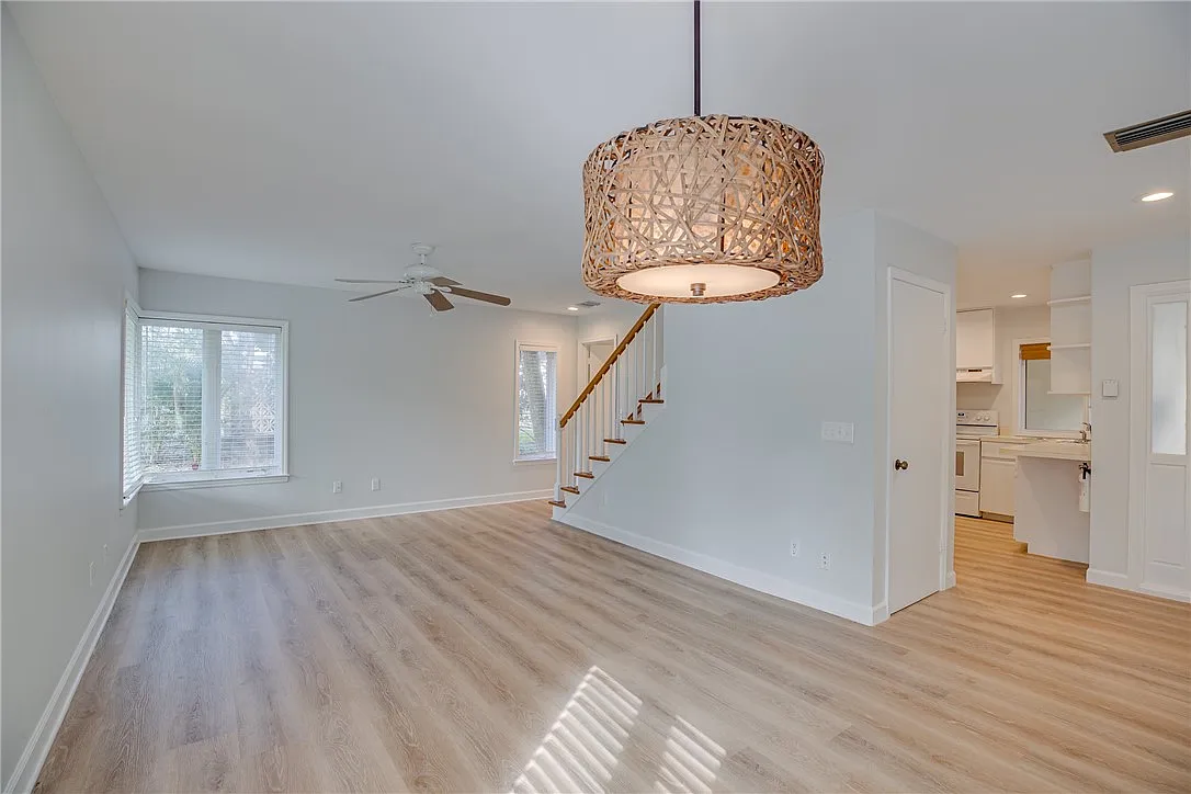 2 bed, 2.5 bath, 1325 sqft, $3,000 — Photo 4