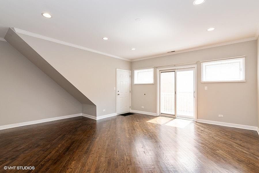 1st image of 2506 N Greenview Ave APT 2R