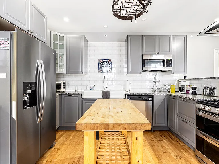 77 William St #1 — Photo 12
