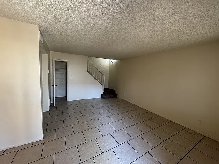 2 bed, 1.0 bath, 924 sqft, $1,295 — Photo 4