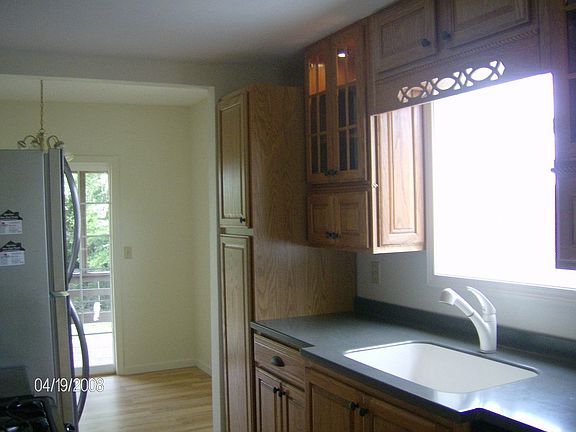 Sink w/garden window, custom cabinets