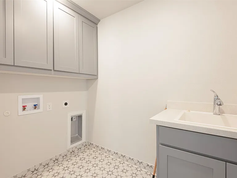 3675 Honeycutt Dr — Photo 23